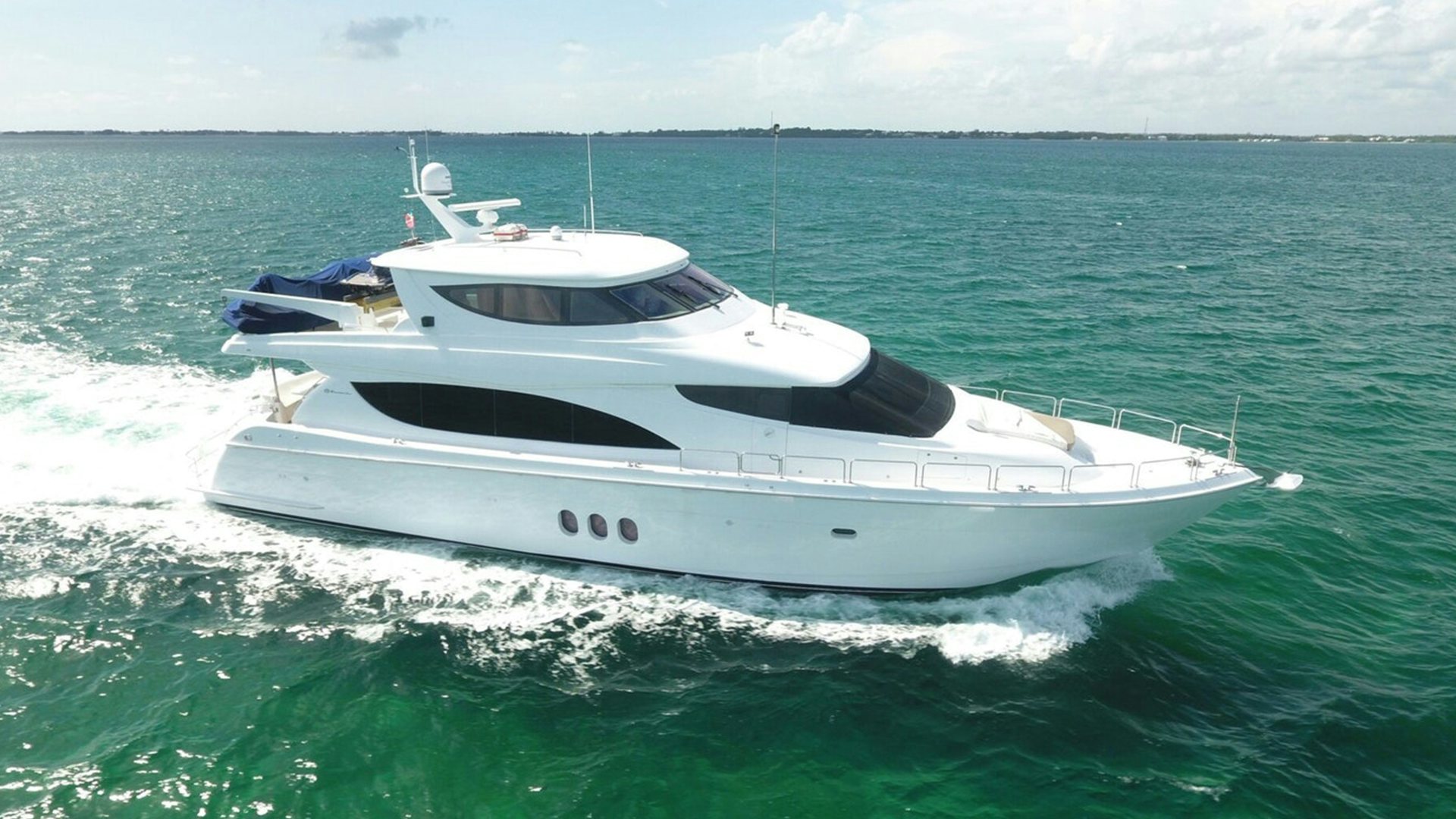 80-foot (24m) Hatteras Yacht LA MER