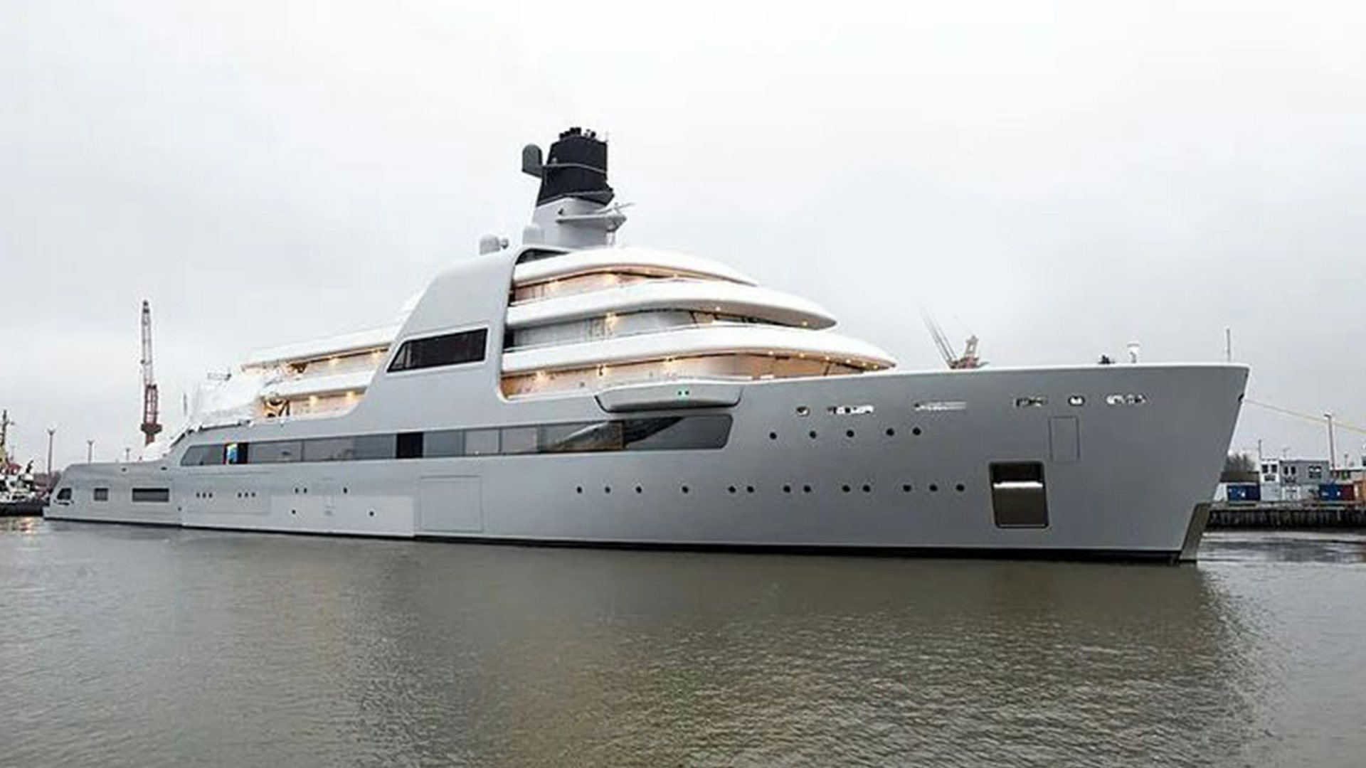 459-foot (140m) Lloyd Werft giga yacht SOLARIS