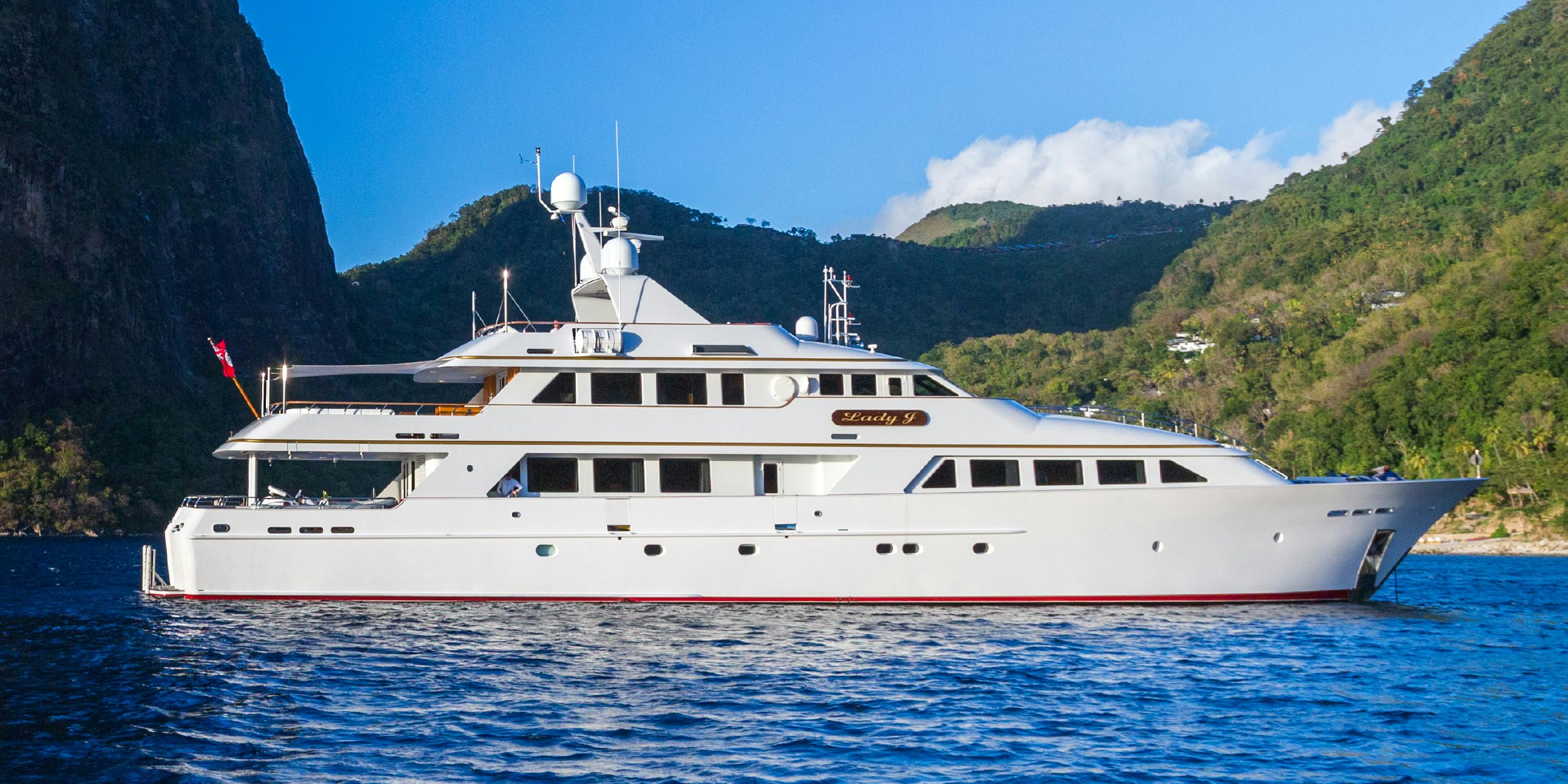 142'-Palmer-Johnson-LADY-J-Yacht