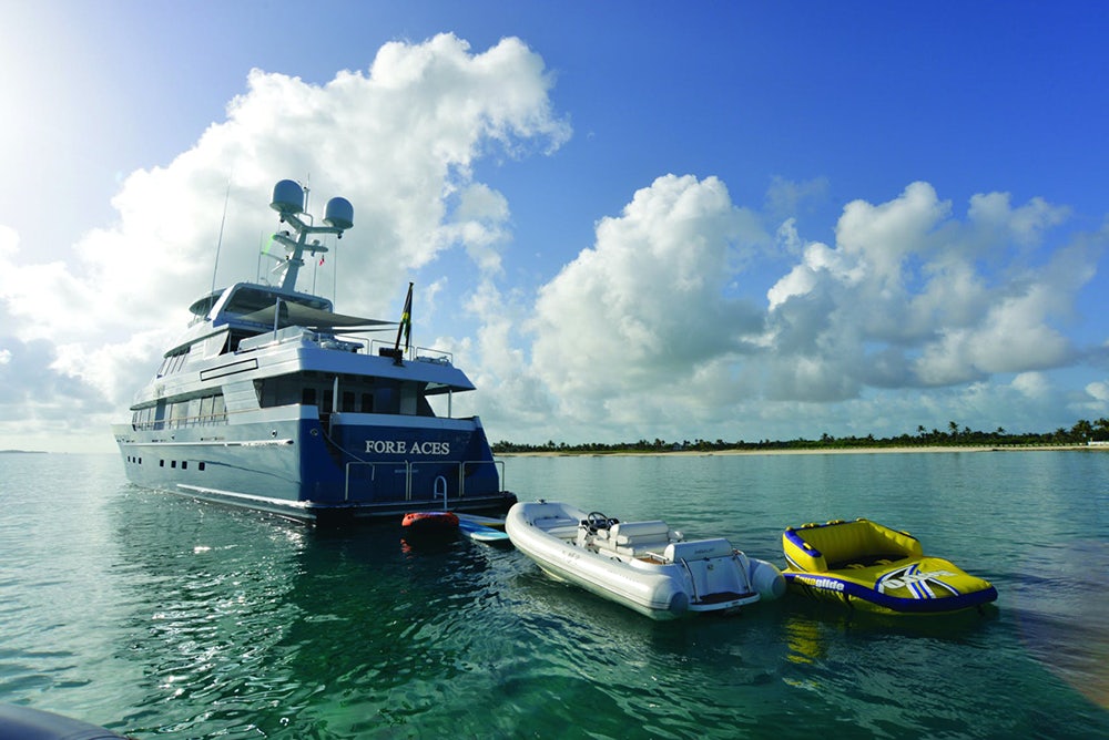 Rear profile of FORE ACES on the water