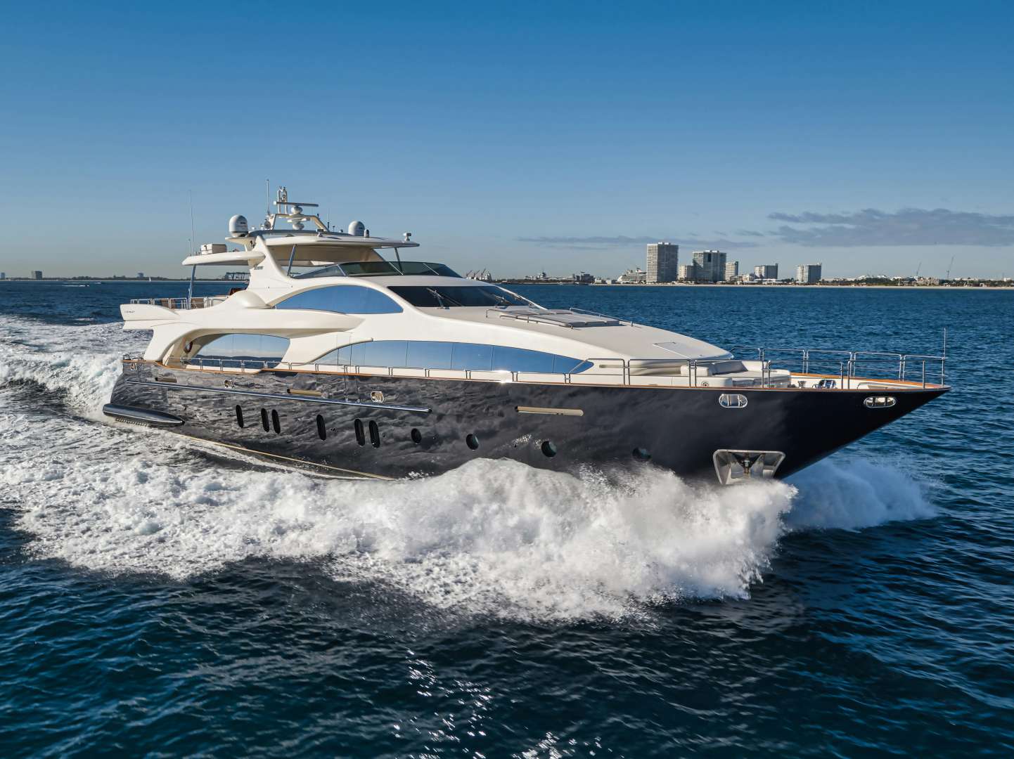 vivere motor yacht right facing profile