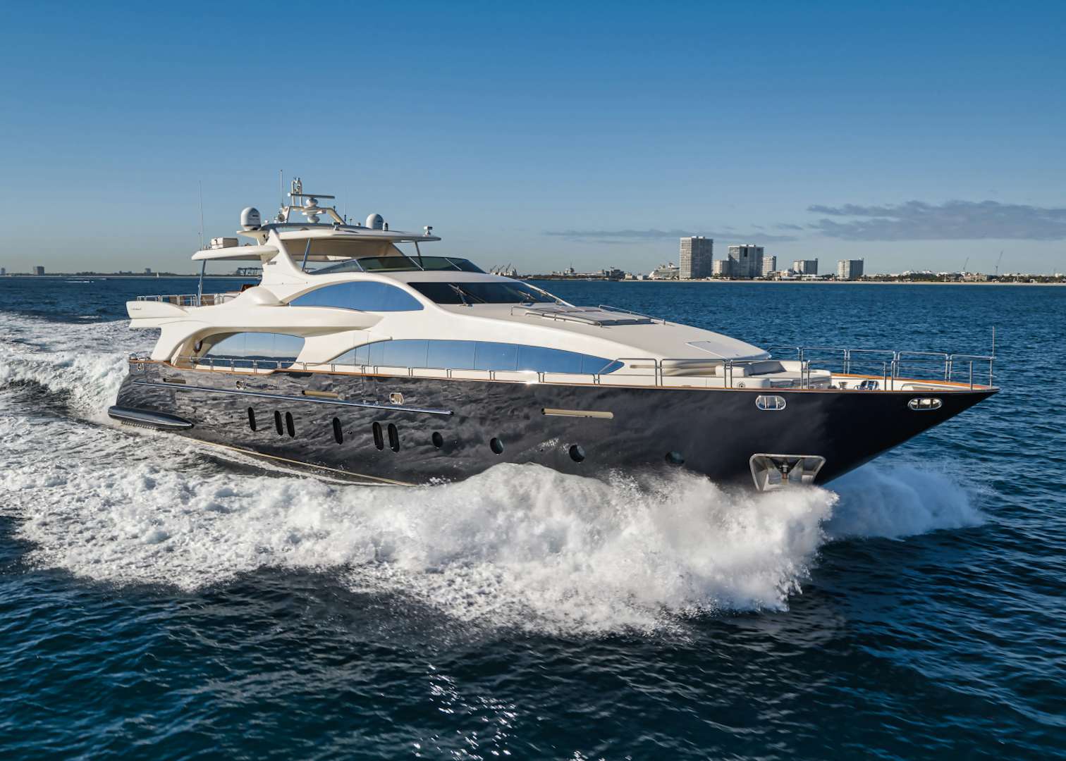 vivere motor yacht right facing profile