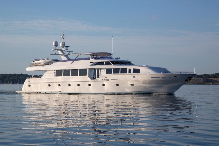 SAVANNAH 118&#039; right facing profile