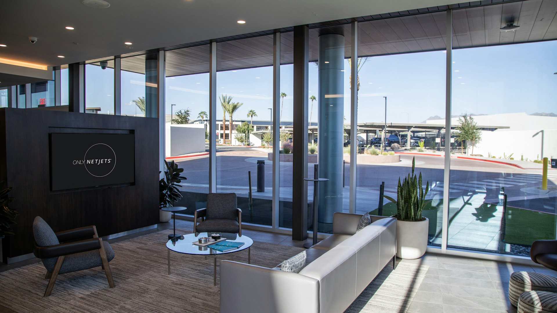 Netjets Control Center NetJets Adds New Aircraft, Opens New Facilities
