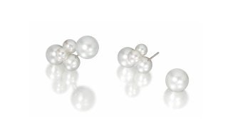 Women wearing asseal pearls