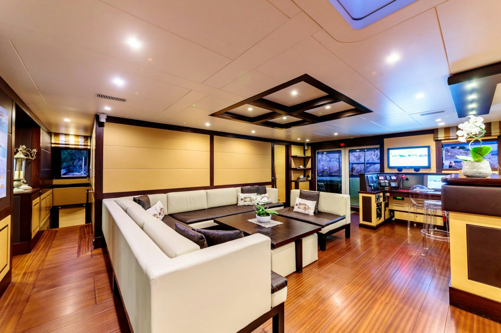 Charter catamaran ALLURES interior