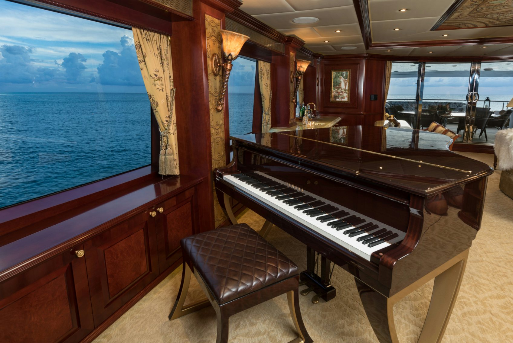 AMARULA SUN interior