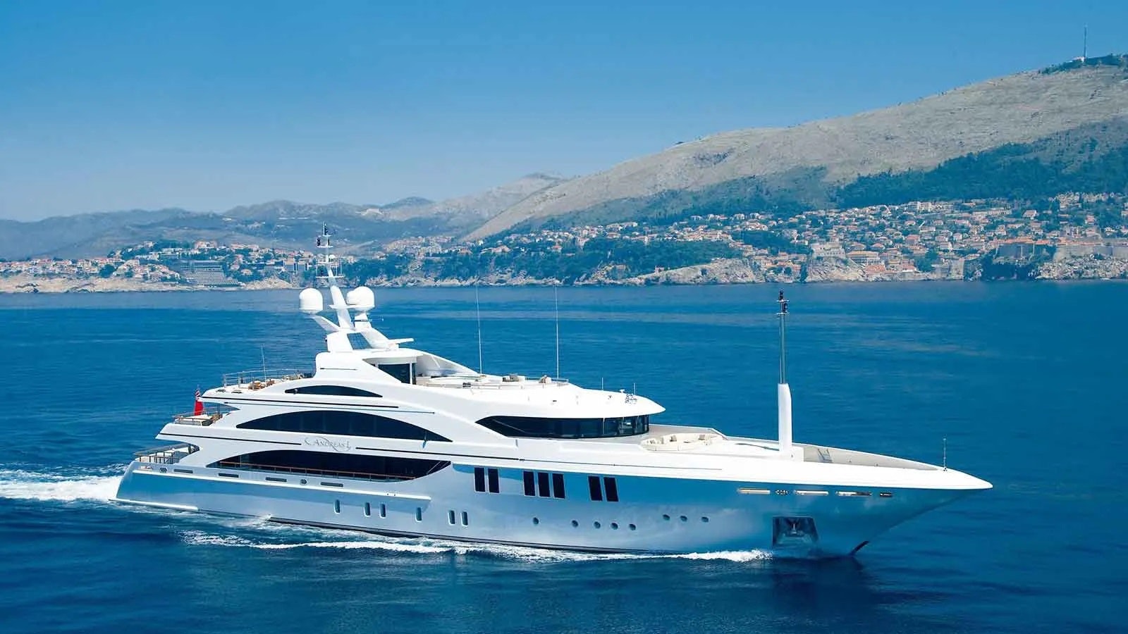196-foot (60m) Benetti ANDREAS L profile