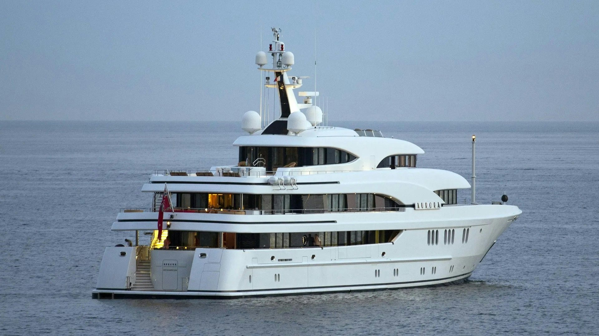196-foot (60m) Lürssen superyacht AVANTI profile