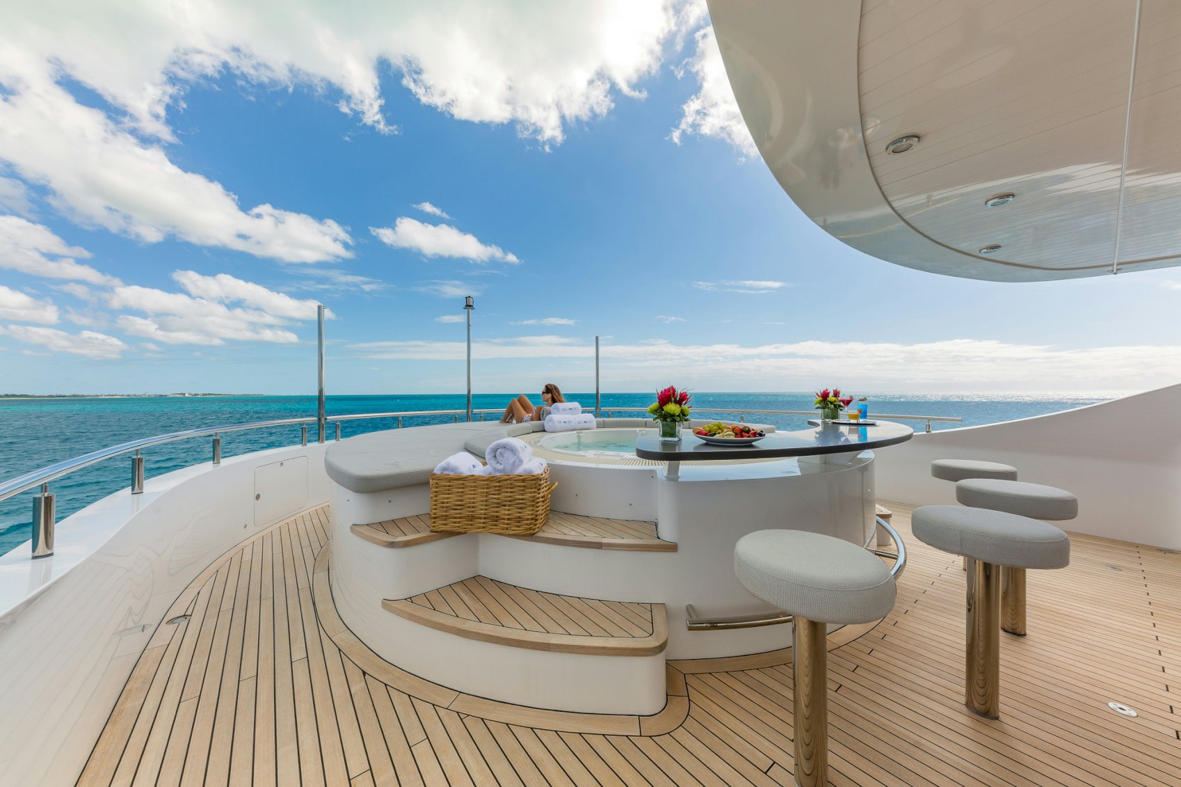 Oceanfast yacht for sale BIG SKY Jacuzzi