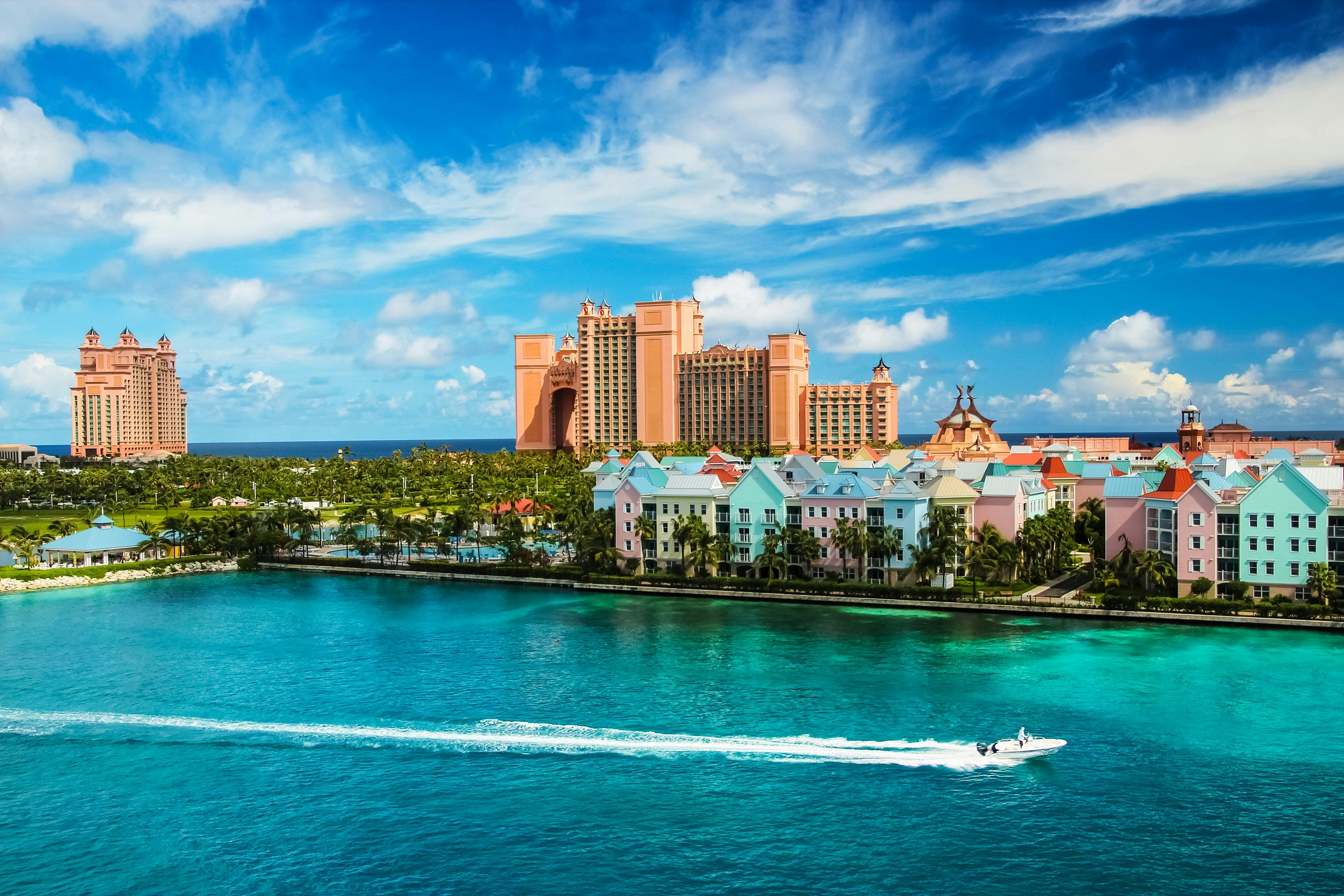 Bahamas Yacht Charter - Atlantis resort in Nassau, Bahamas