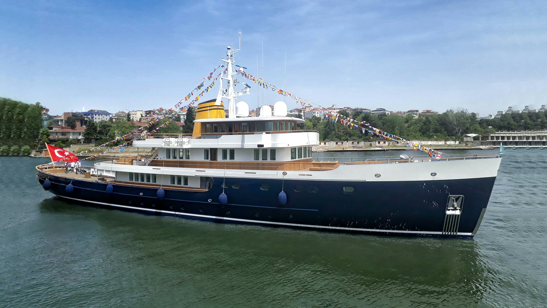 183' (55.9m) Turquiose superyacht BLUE II yacht for charter