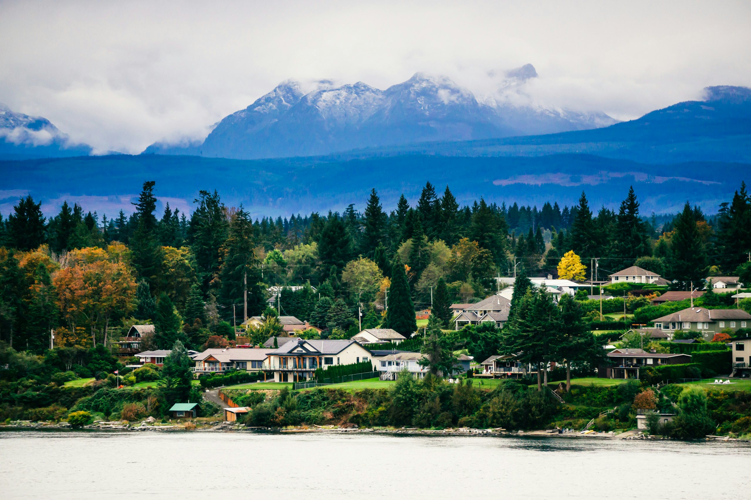 Pacific Northwest Superyacht Charter - Campbell,River,,Vancouver,Island,,British,Columbia,,Canada.,Beautiful,View,Of Pacific Northwest Superyacht Charter - Campbell River, Vancouver Island, British Columbia, Canada. Beautiful view of residential homes on the ocean shore during a cloudy evening.