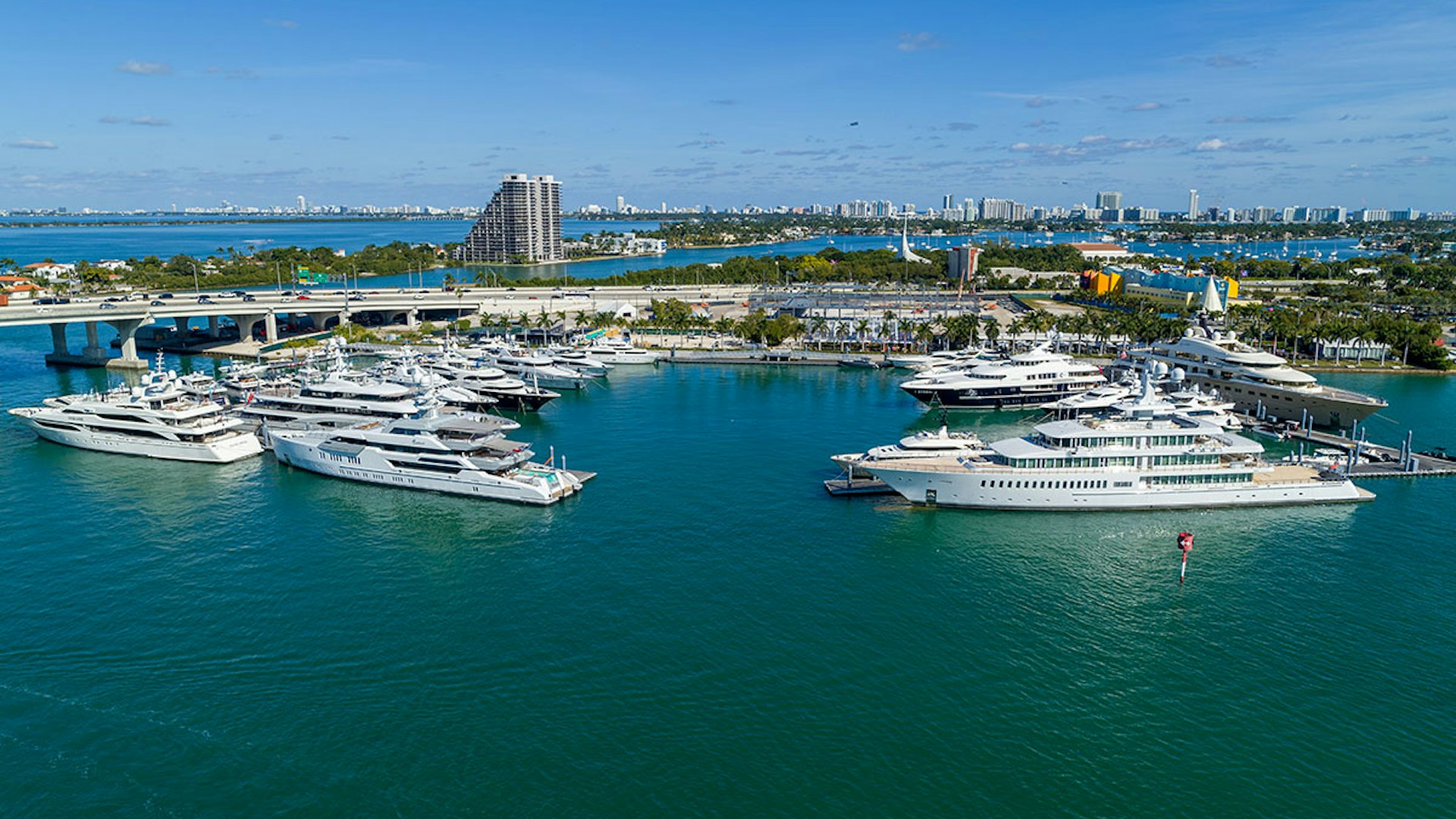 Private Yacht Charter Beach Gardens: Luxury at Sea 2 Private Yacht Charter Beach Gardens: Luxury at Sea