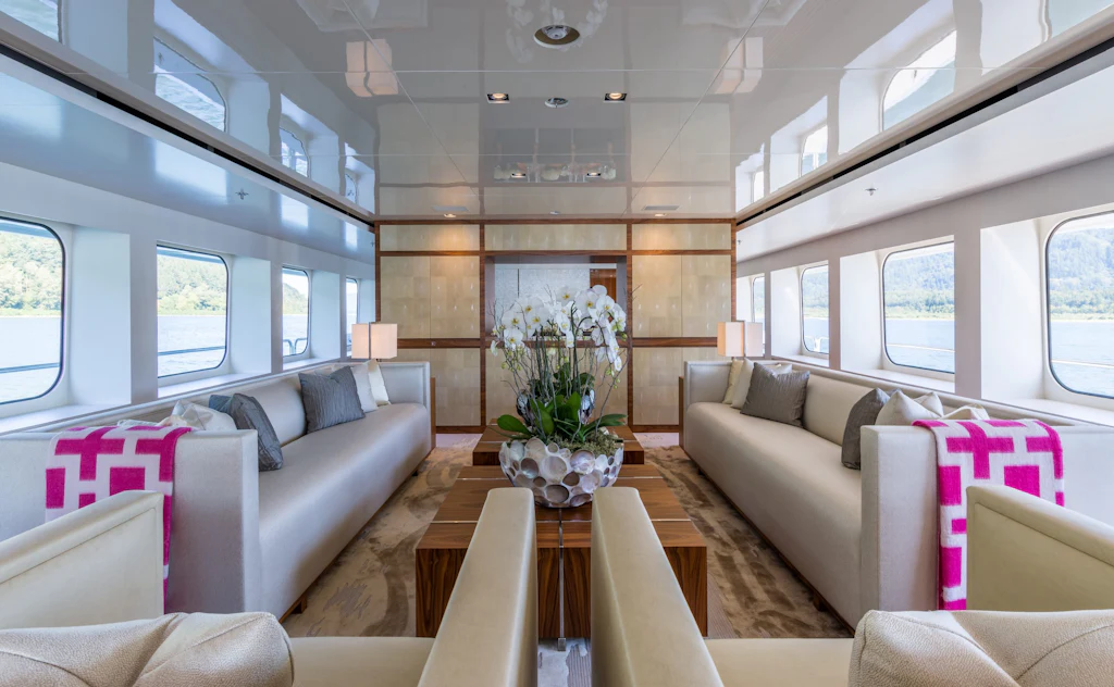 CHASSEUR Main deck lounge