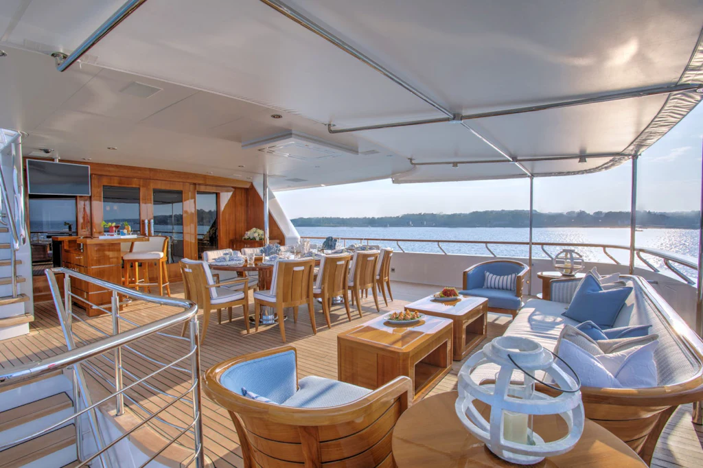 CYNTHIA-SKYLOUNGE AFT