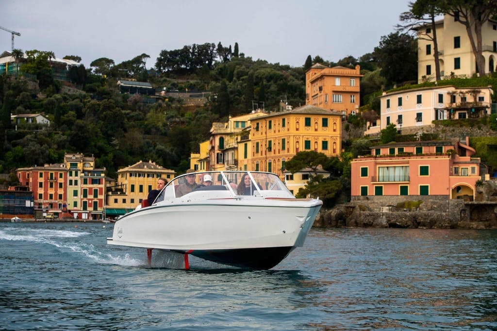 CANDELA C-7 electric hydro-foiling tender running