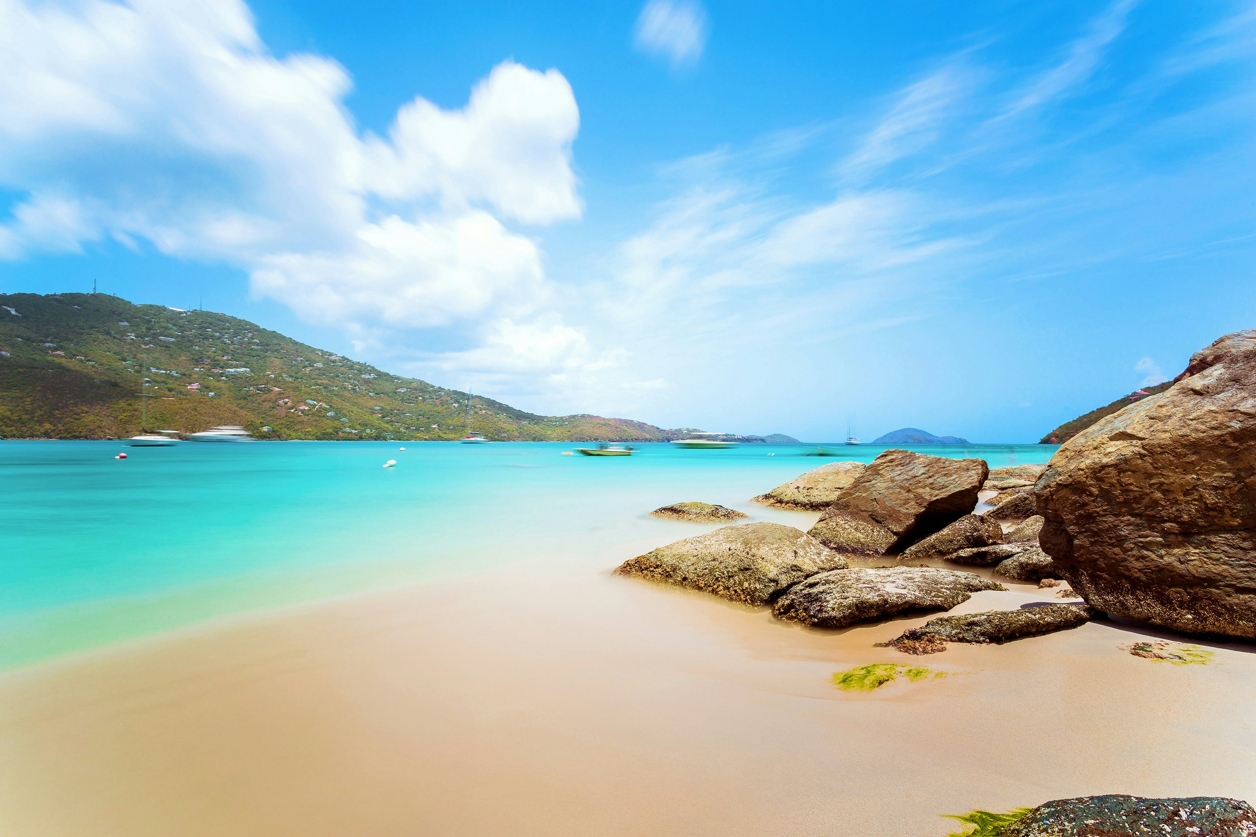 USVI Yacht Charter - Idyllic,Beach,At,Magens,Bay,,Saint,Thomas,,Us,Virgin,Islands. USVI Yacht Charter - Magens Bay St Thomas, USVI