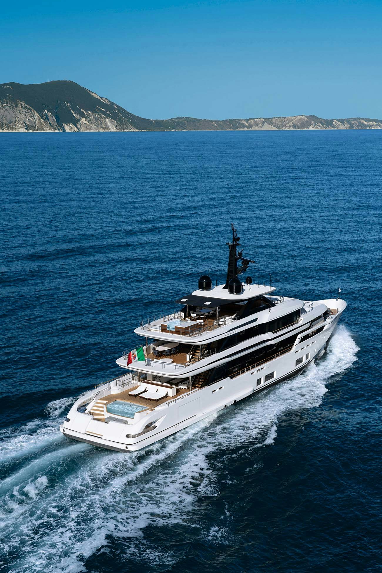 Custom Line 50_Running Shots (9)