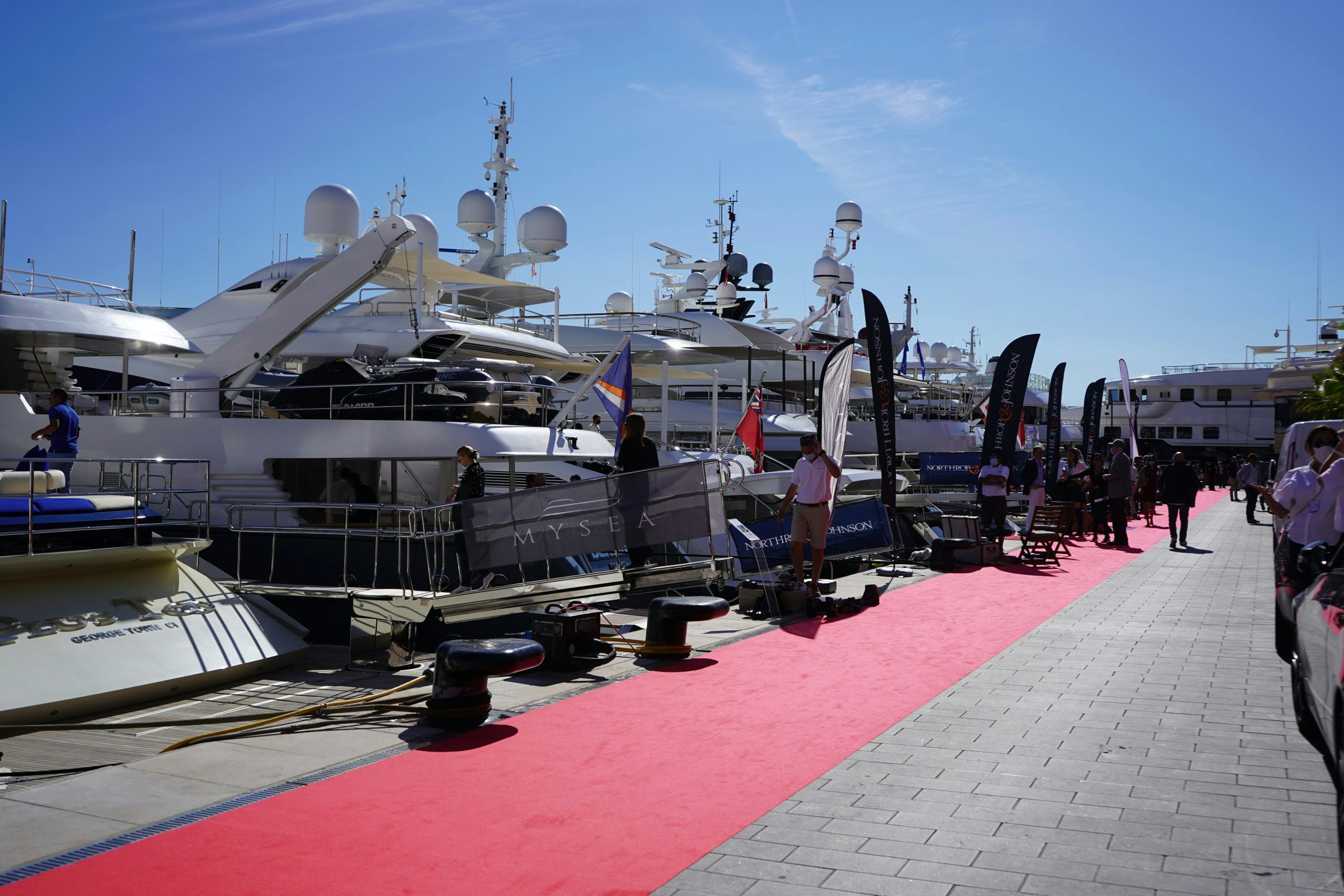 Cluster Yachting Monaco - Open Day Dock with red carpet, Northrop &amp; Johnson flags and yachts