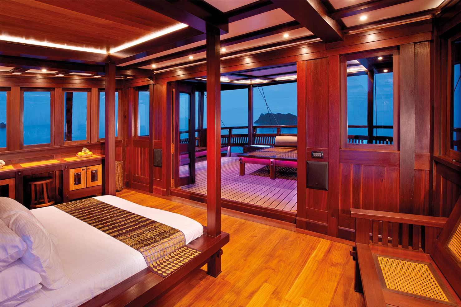 Dunia Baru Master Stateroom