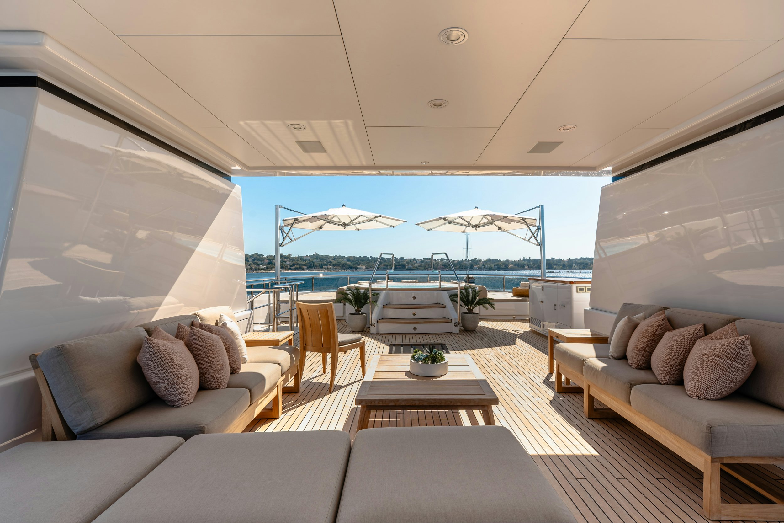 GLADIATOR sundeck funiture relaxing space