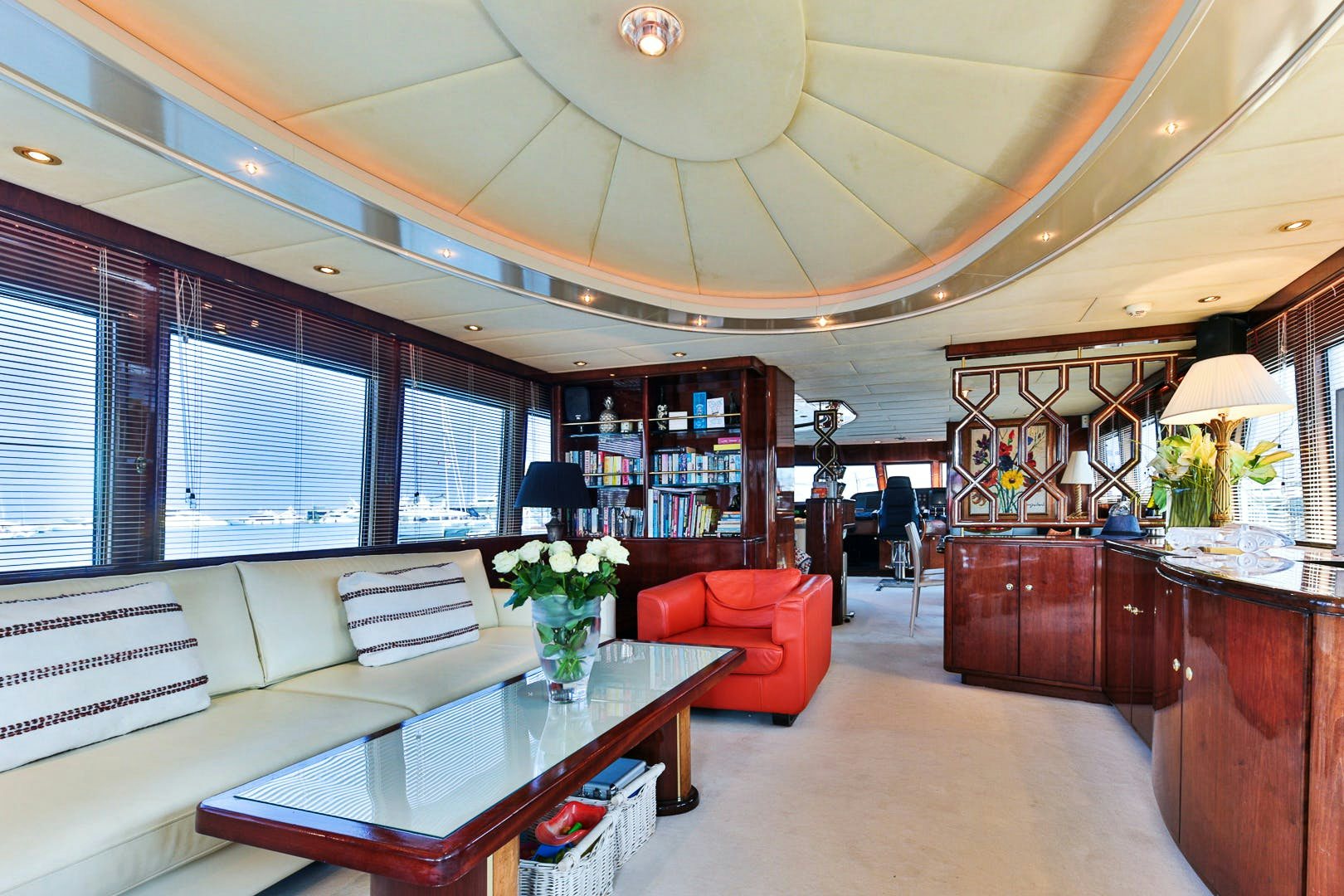 Moonen Yacht for Sale HAPPY DAZE interior
