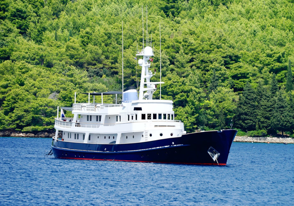 Charter yacht ICE LADY at anchor