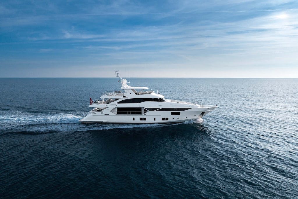 INSPIRATION main running shot right facing