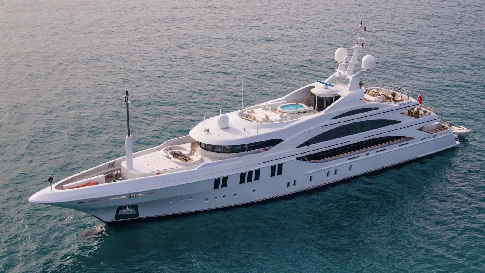 LA BLANCA yacht facing left in the ocean