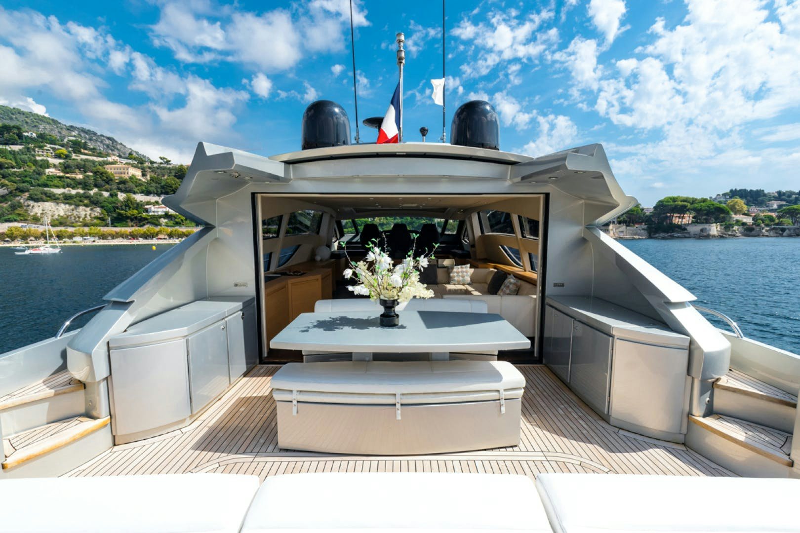 Lounor Pershing 80 (24.5m) yacht for Sale interior