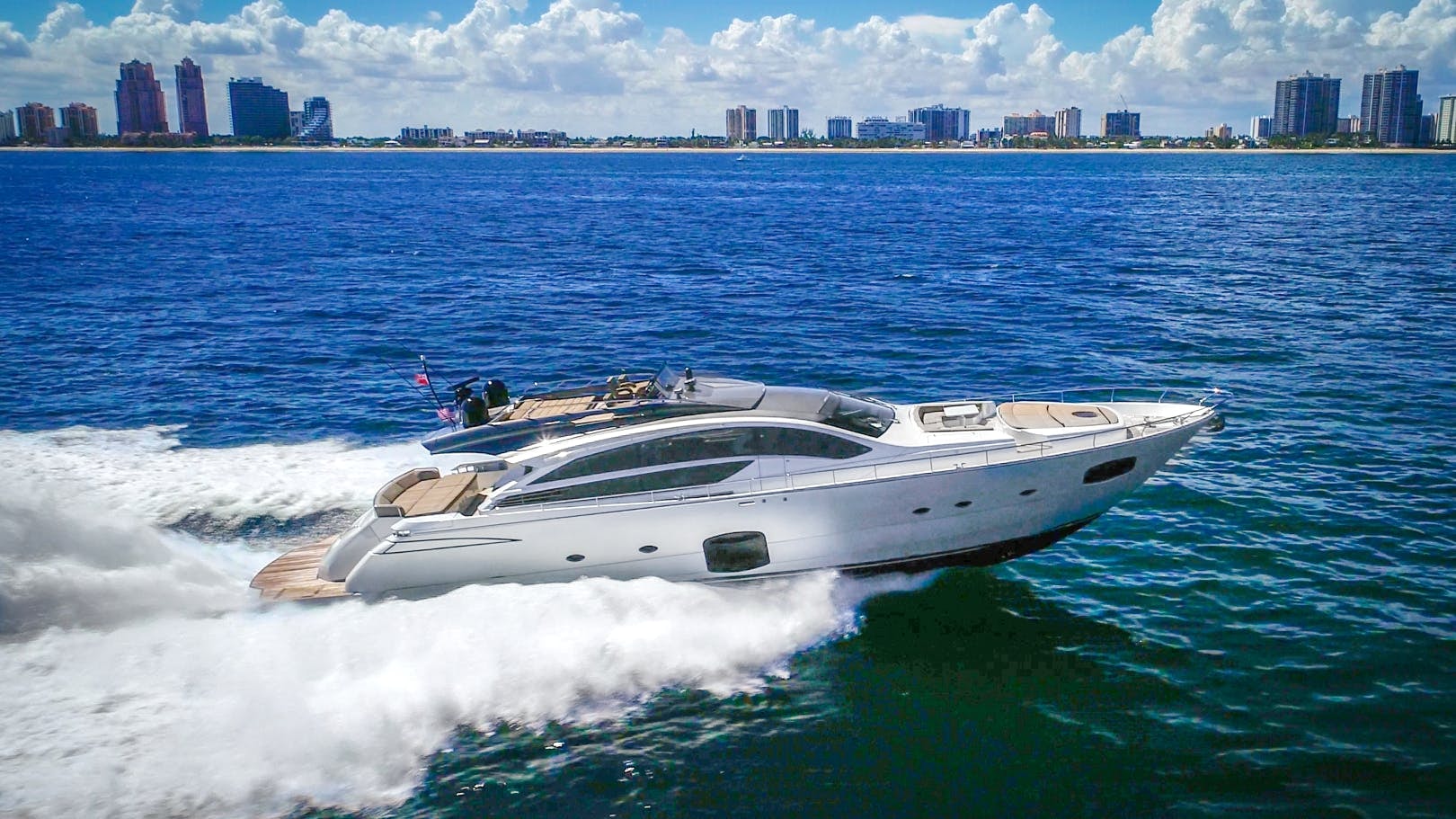 MILAGROS running shot