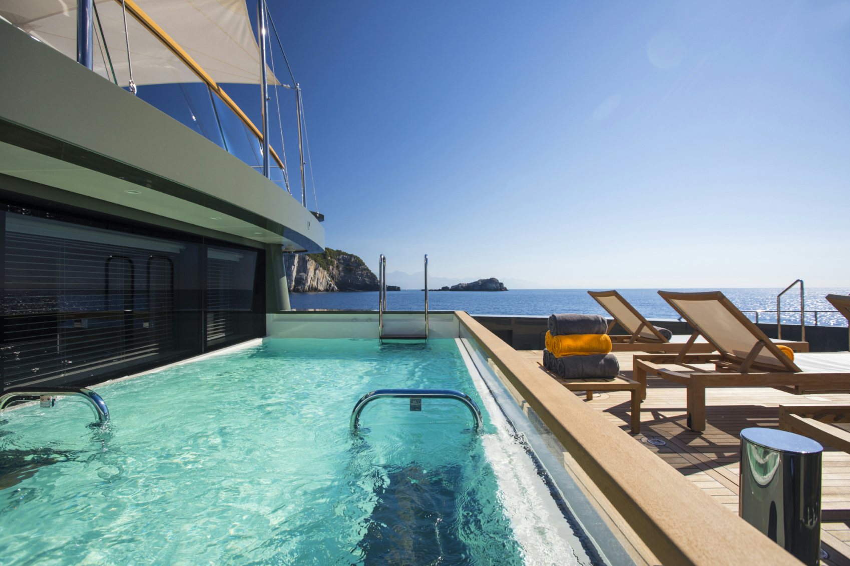 Sanlorenzo charter yacht MOKA counter-current pool