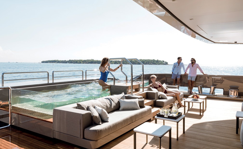 SOLO pool with models