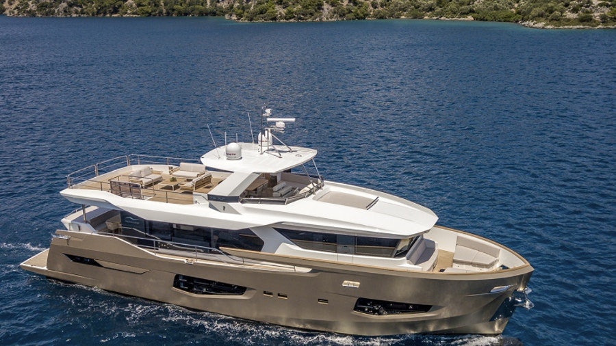 Numarine 26Xp yacht in the ocean