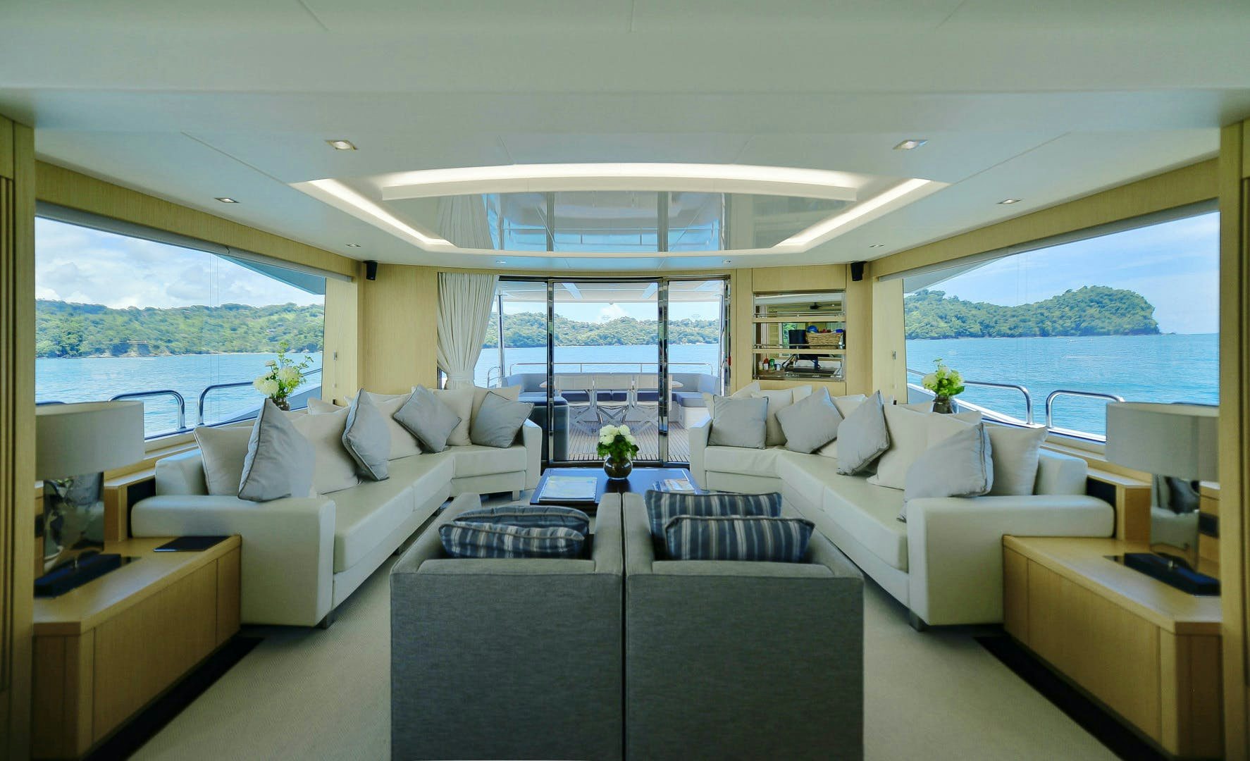 Sunseeker Yacht for Sale PURA VIDA interior