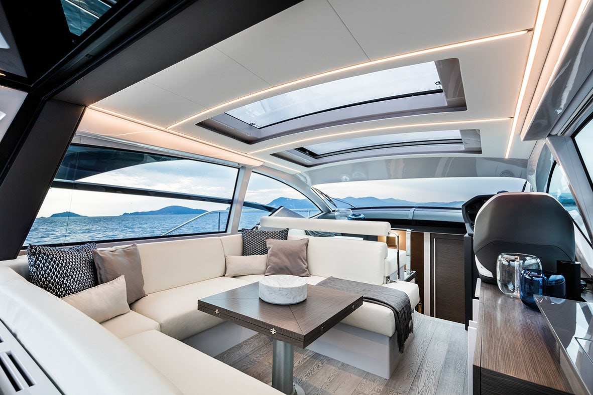 Pershing-5X-main-salon-for-sale