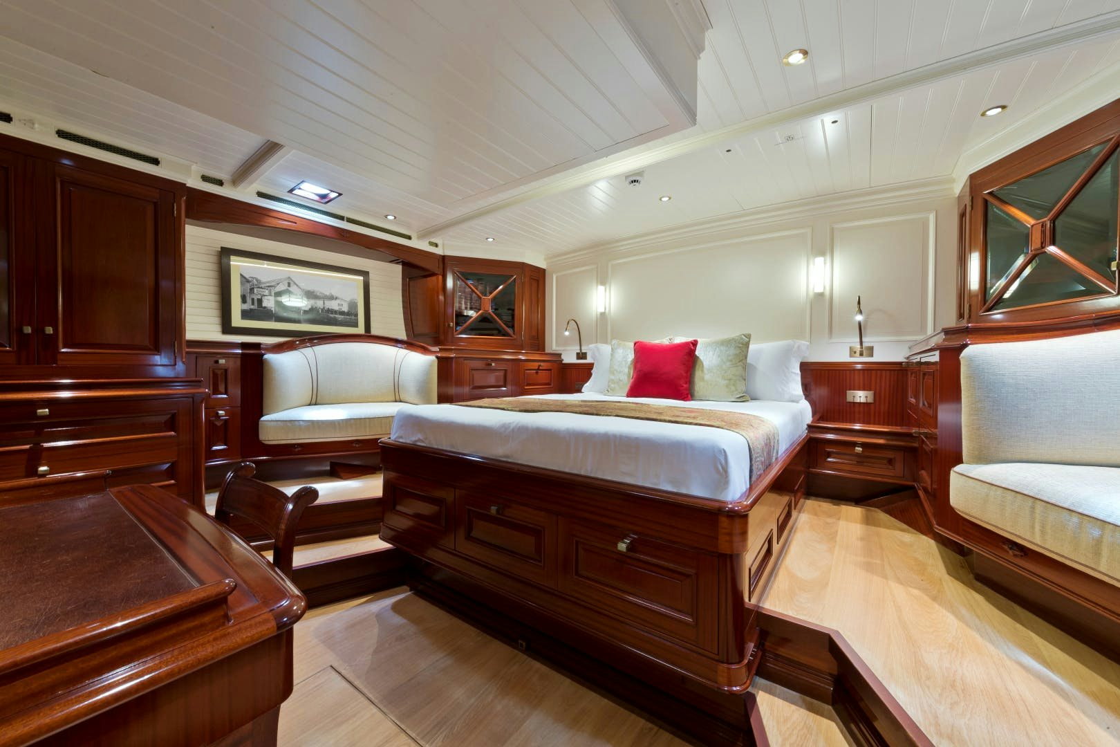 Rainbow Master Stateroom