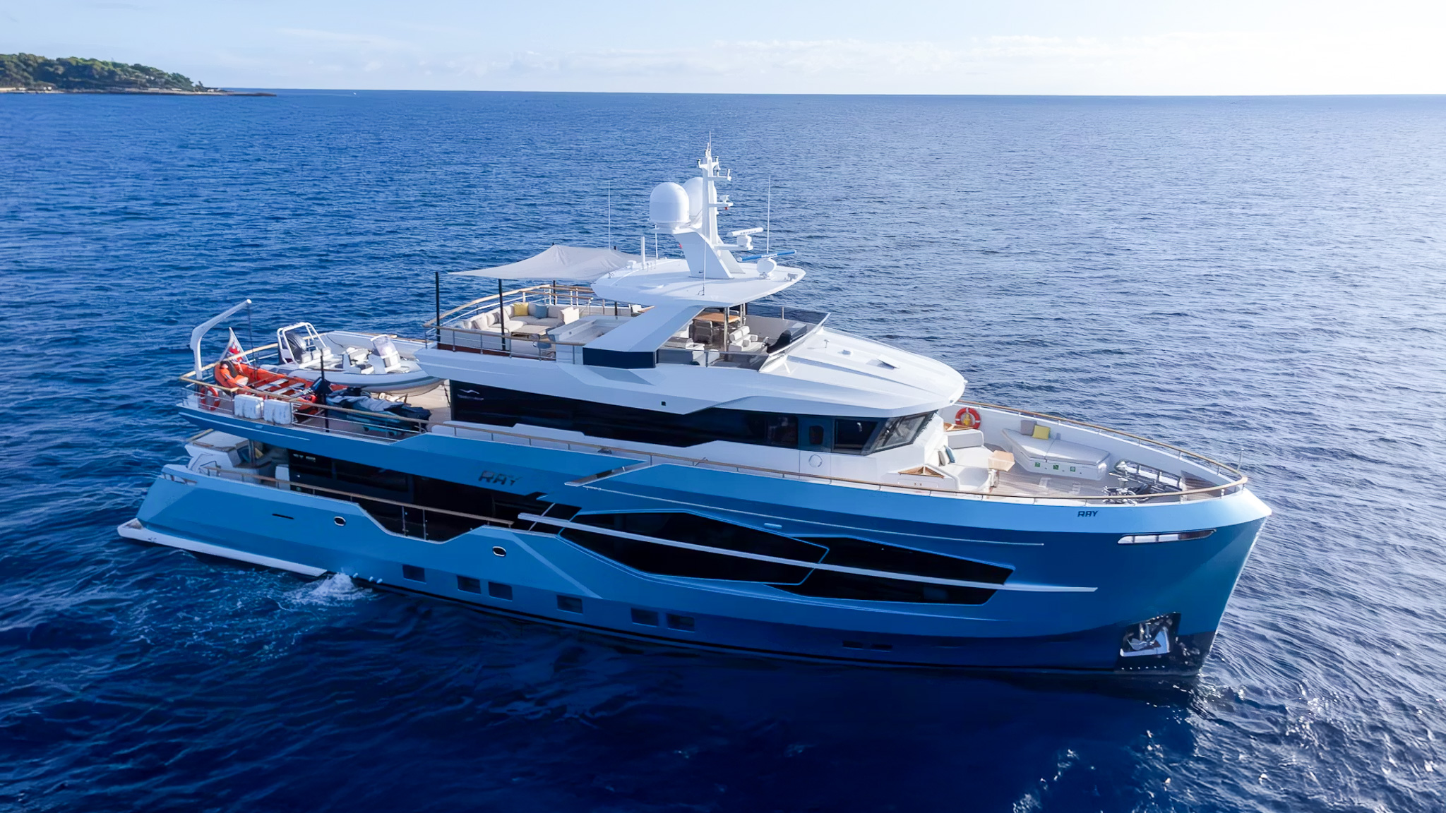ネ*レ様 ジェームズ リジィ'Too Many Boats in the Har RAY Yacht for Sale | 107' (32.63m) 2025 Numarine | N&J