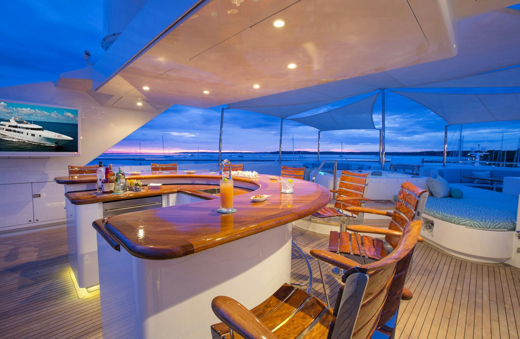 Admiral superyacht RHINO Sundeck