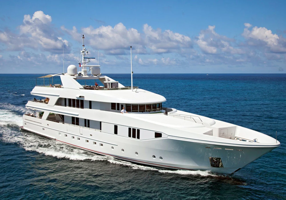 Charter yacht Rhino running in New England