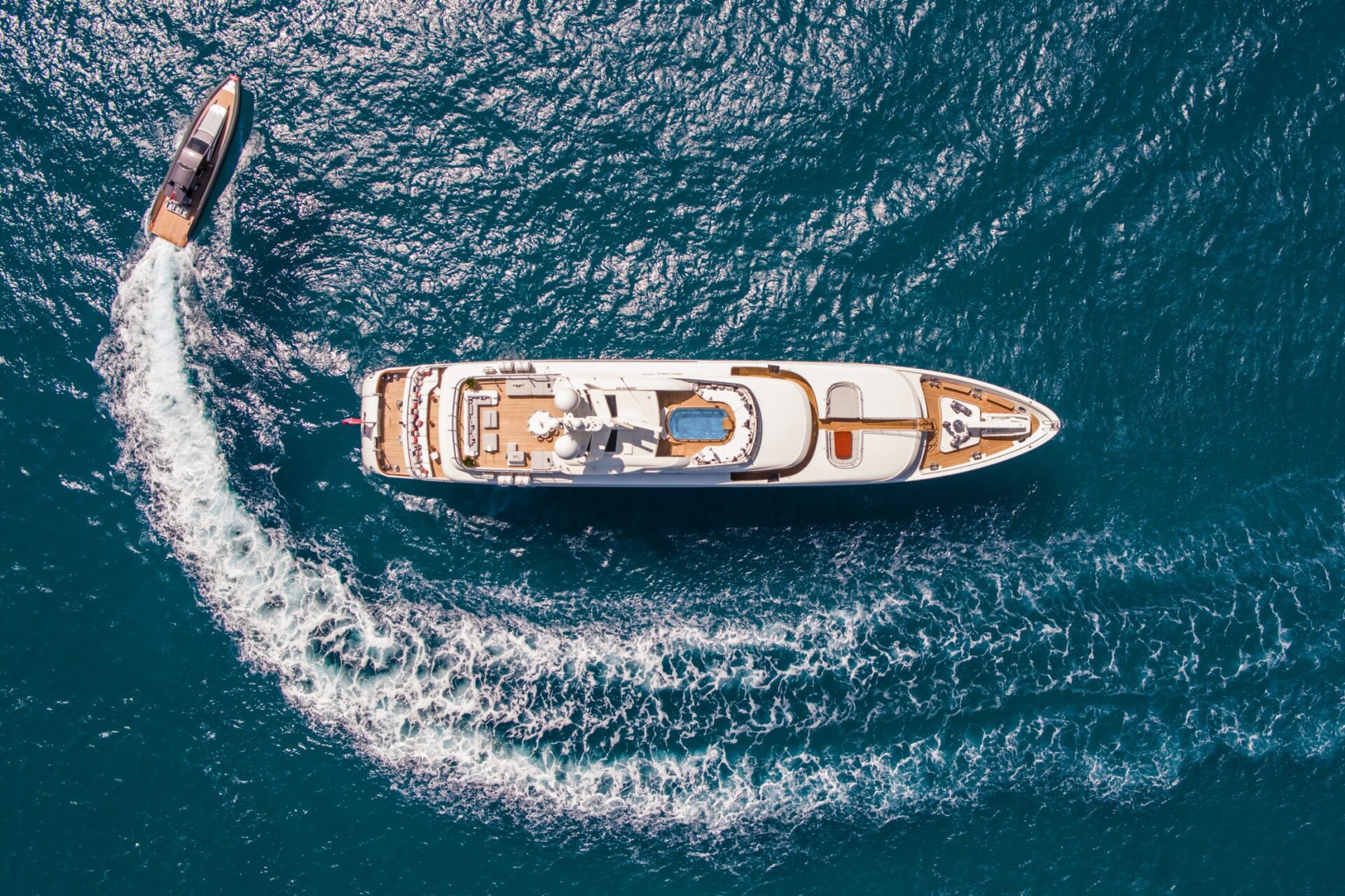 5 Superyachts of Super Bowl Contenders - Megayacht News