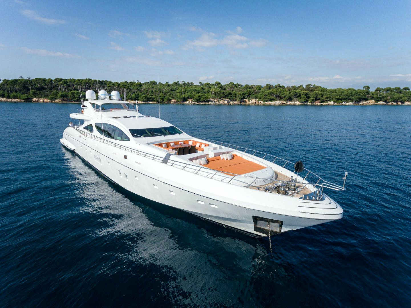 Overmarine Mangusta superyacht SERENITY profile