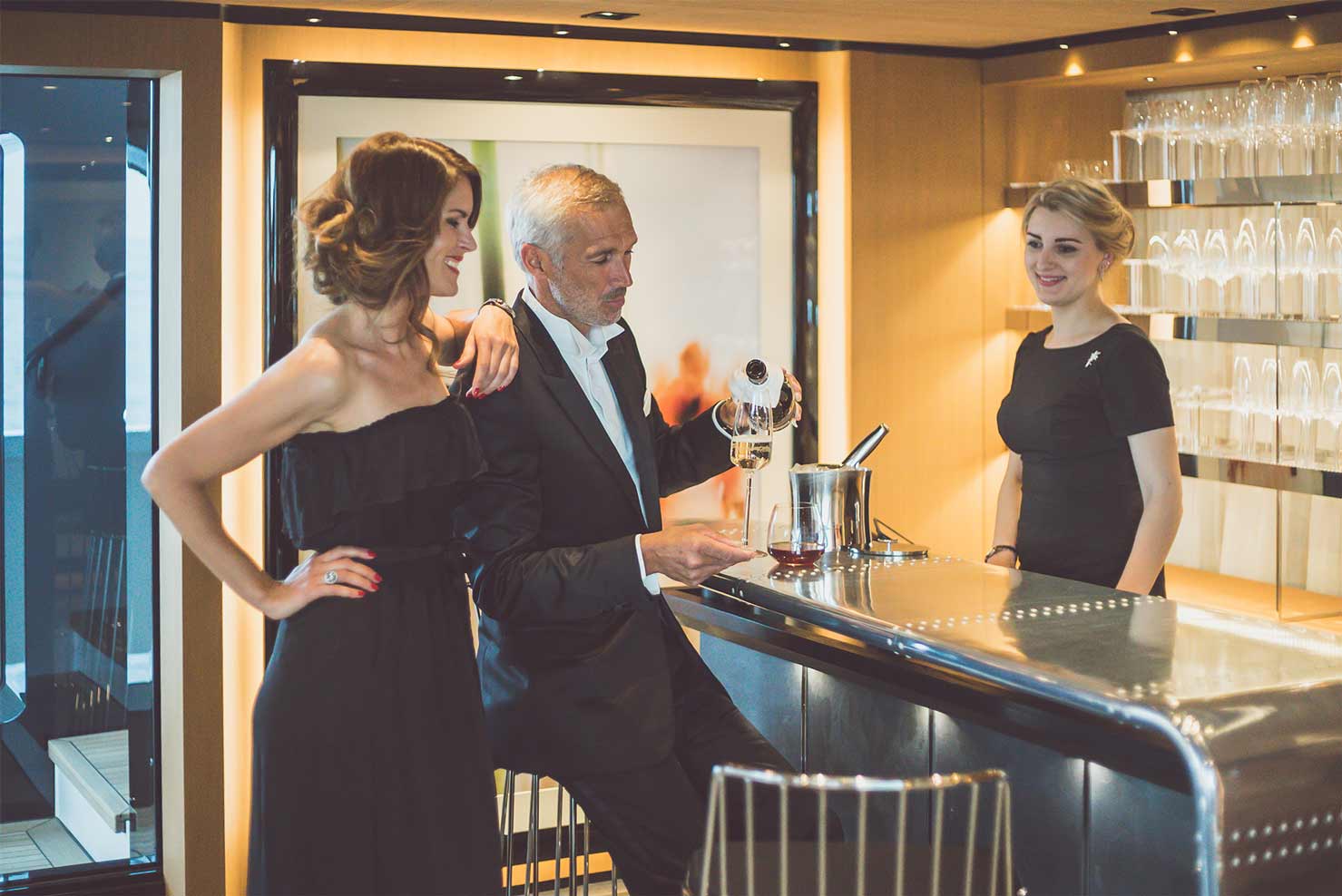 Couple getting a drink at the bar aboard SUERTE