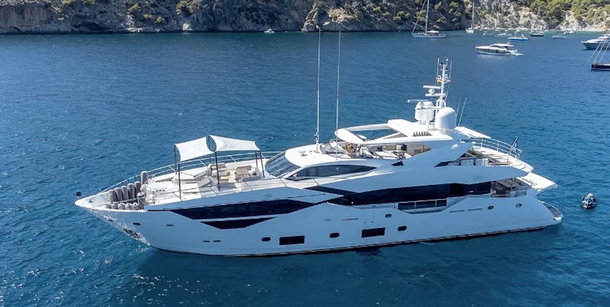 30 meter yacht charter