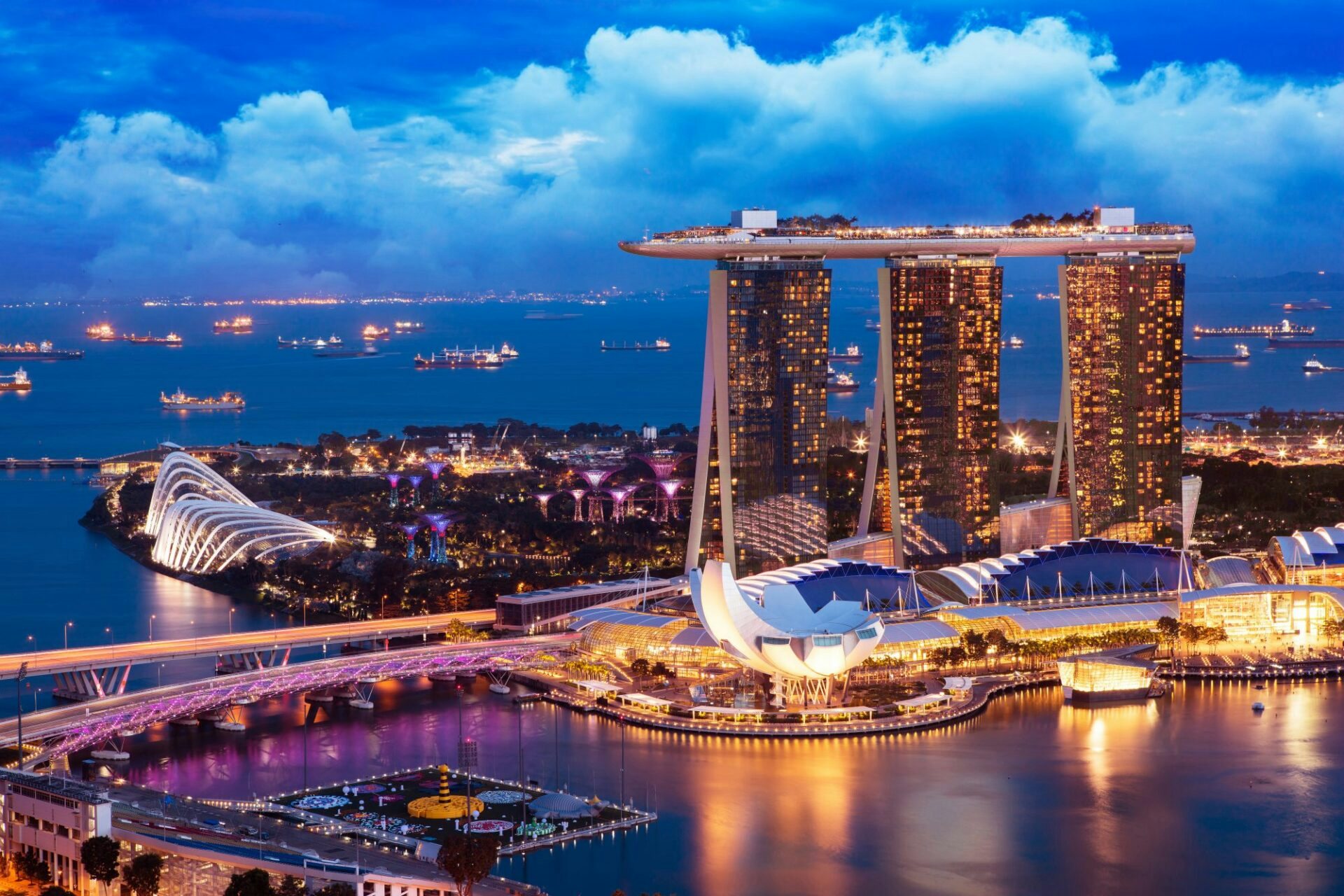 Illuminated view of Marina Bay Sands during the Singapore Yachting Festival 2024, showcasing Singapore's stunning waterfront and yachting elegance.