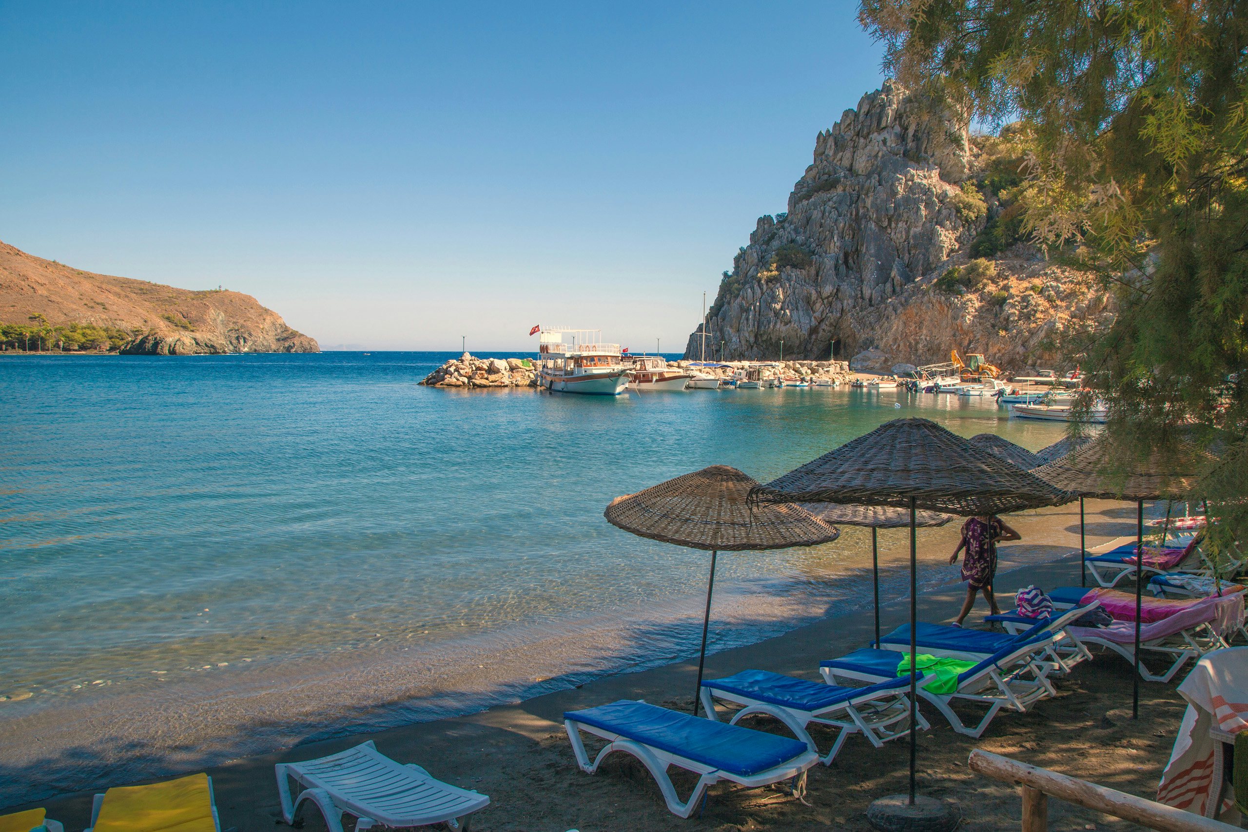 Turkey Rent a Boat - Beach with chairs and umbrellas in Keci Buku, Turkey