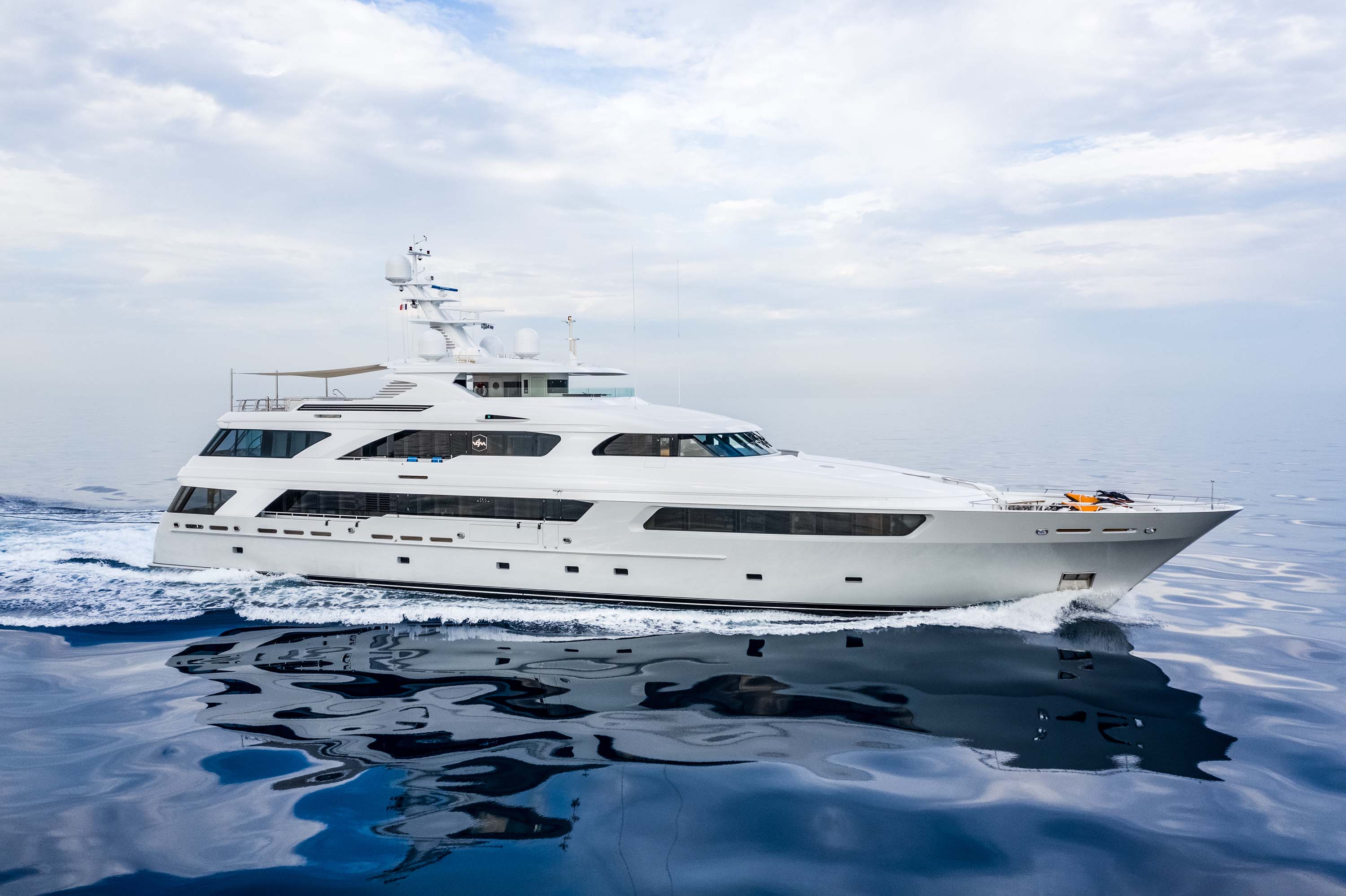 Exploring the British Virgin Islands through a Luxury Yacht Charter