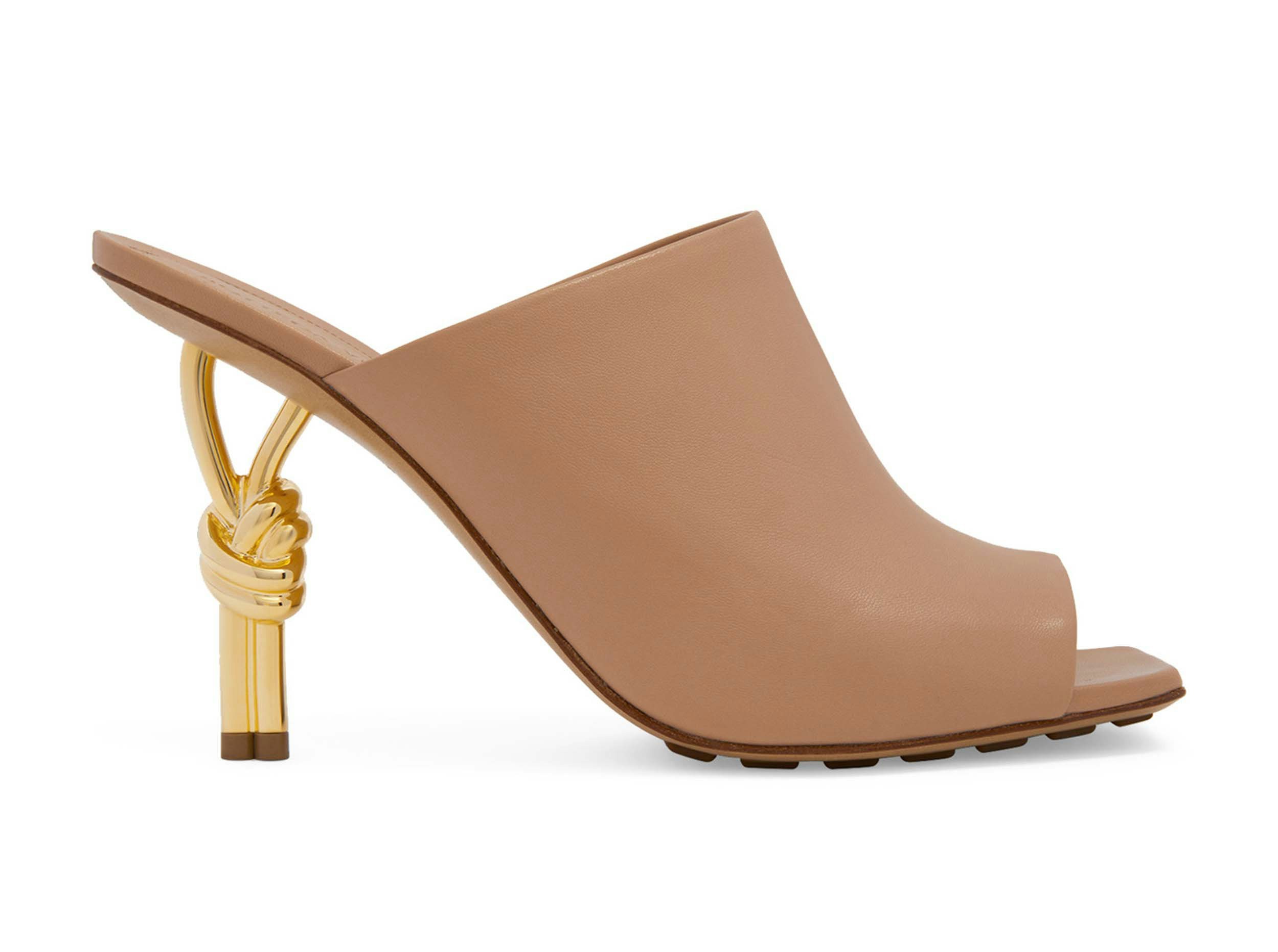 Women&#039;s brown leather heeled shoe with gold heel with a knot detail