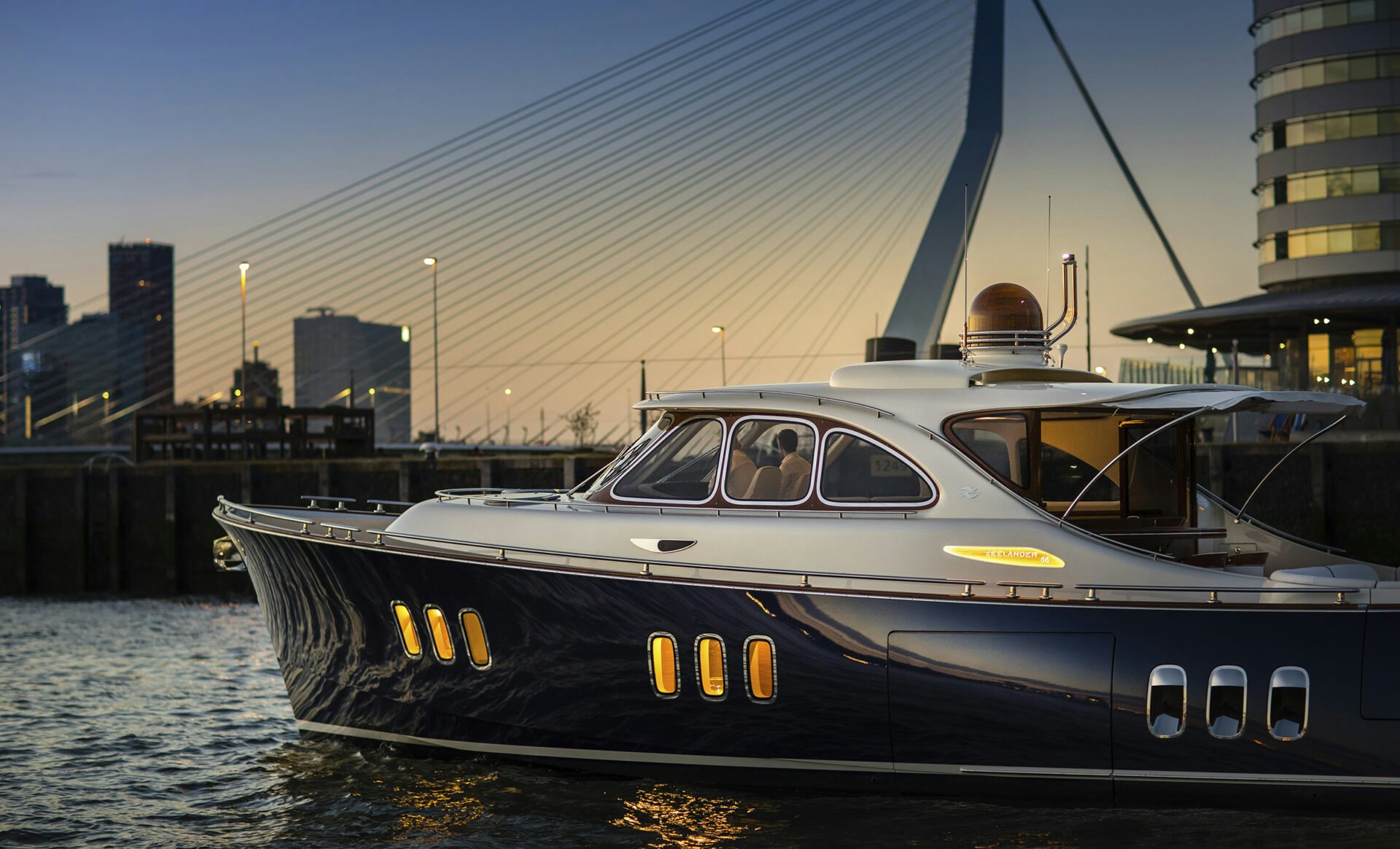 Zeelander Z55 Cityscape backdrop